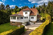 Rodinný dům 6+1, 293 m2, na pozemku 1720 m2 a sousední pozemek 1 655 m2, cena 22000000 CZK / objekt, nabízí NemoLux Pro s.r.o