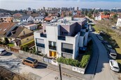 Luxusní 5+kk/L s terasou a zahradou, kompletně zařízený, v moderní čtvrti Chodov, Praha 4, s výtahem a garáží, ideální pro rodinu., cena 70000 CZK / objekt / měsíc, nabízí NemoLux Pro s.r.o