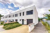 Řadový rodinný dům klidné bydlení s výbornou dostupností v Praze Hájích., cena 22500000 CZK / objekt, nabízí Vilímková reality