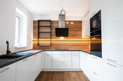 Pronájem novostavby RD 5+kk/2PS, zahrada v Kamenici u Prahy, Ringhofferova ulice, cena 55000 CZK / objekt / měsíc, nabízí 
