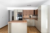 Pronájem novostavby RD 5+kk/2PS, zahrada v Kamenici u Prahy, Ringhofferova ulice, cena 55000 CZK / objekt / měsíc, nabízí 