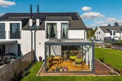 Kompaktní nadstandardní dům 5+kk se zasklenou pergolou a FVE, cena 14500000 CZK / objekt, nabízí 
