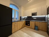 Pronájem nově zrekonstruovaného apartmánu 1kk v rezidenční vile se zahradou, cena 11900 CZK / objekt / měsíc, nabízí 