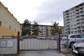 Pronájem venkovního parkovacího stání, Staroměstská ul., cena 1200 CZK / objekt / měsíc, nabízí