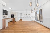 pronájem podkrovního bytu 3+kk 80 m2 s terasou 30m2 , byt A.P.2- terasy Branišovská, ČB, cena 25000 CZK / objekt / měsíc, nabízí