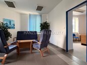 Pronájem kancelářských prostor ( 37 m2) s parkováním, Husova tř. - centrum ČB, cena 9000 CZK / objekt / měsíc, nabízí HANZLÍKOVÁ REALITY s.r.o.