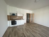 Pronájem novostavby bytu 1+kk s terasou a parkovacím stáním, Bytový dům Suché Vrbné, cena 11500 CZK / objekt / měsíc, nabízí HANZLÍKOVÁ REALITY s.r.o.