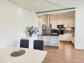 Pronájem částečně zařízeného bytu 2+kk s terasou, byt E.3.02, rezidence DLOUHÁ LOUKA, cena 18000 CZK / objekt / měsíc, nabízí 