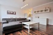 Pronájem zděného bytu 2+kk s balkonem a garáží, Riegrova ulice, ČB, cena 15000 CZK / objekt / měsíc, nabízí 