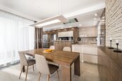 prodej jedinečného bytu 6+1, 303 m2, 100 m2 terasa, dvě garážová stání, rezidence DLOUHÁ LOUKA, cena 25000000 CZK / objekt, nabízí 