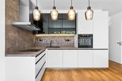 Pronájem bytu 3+kk 80 m2 , který má dvě terasy , byt A.P.4- terasy Branišovská, ČB, cena 23500 CZK / objekt / měsíc, nabízí 