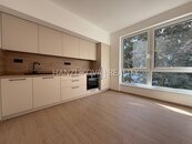 Pronájem novostavby bytu 2+kk s lodžií, byt číslo B.02, residence Hálkova, ČB, cena 15500 CZK / objekt / měsíc, nabízí 