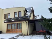 Nabízíme rodinný dům 4+1 s fotovoltaikou, dvougaráží, bazénem a zahradou, Ostrava - Stará Bělá, cena 12650000 CZK / objekt, nabízí 1. opavská realitka s.r.o.