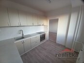 Pronájem bytu 1+1 s lodžií na ulici Edvarda Beneše v Opavě, cena 10000 CZK / objekt / měsíc, nabízí 