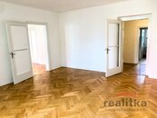 Pronájem velkého bytu 4+1 v rodinné vile, 150m2, Dostojevského, Opava, cena 20000 CZK / objekt / měsíc, nabízí 1. opavská realitka s.r.o.