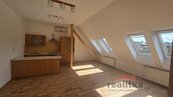 Pronájem hezkého, podkrovního bytu 3+kk, Opava, ul. Palackého, cena 12500 CZK / objekt / měsíc, nabízí 