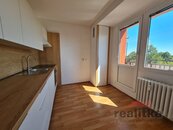 Pronájem bytu 2+1 s balkonem, ul. E. Beneše v Opavě, cena 12000 CZK / objekt / měsíc, nabízí 