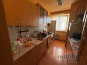 Prodej hezkého bytu 2+1 s balkónem a parkovacím stáním, Opava, ul. Otická, cena 3700000 CZK / objekt, nabízí 1. opavská realitka s.r.o.