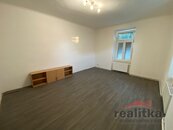 Pronájem bytu se zahradou 64 m2, 2+1, ul. Horovo náměstí, Opava, cena 12900 CZK / objekt / měsíc, nabízí 1. opavská realitka s.r.o.