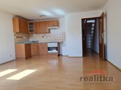 Pronájem mezonetového bytu 2+kk na Vyhlídalově ul. v Opavě, cena 10000 CZK / objekt / měsíc, nabízí 