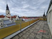 Pronájem bytu 2+kk s terasou na Horním náměstí v Opavě, cena 15000 CZK / objekt / měsíc, nabízí 