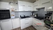 Prodej bytu 2+1, 52m2, se 2 lodžiemi, Opava, ul. Haškova, cena 3990000 CZK / objekt, nabízí 