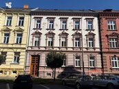 Prodej velkého bytu 2+1 s balkonem a komorou na Lidické ulici v Opavě, cena cena v RK, nabízí 