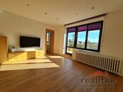 Pronájem bytu 2+1 s garáží v rodinném domě, 2x balkon, zahrada, Rolnická ul., Opava, cena 19000 CZK / objekt / měsíc, nabízí 