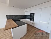 Pronájem hezkého bytu 2+kk se 2 lodžiemi, Opava, ul. Zeyerova, cena 13500 CZK / objekt / měsíc, nabízí 