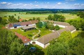 Zemědělská usedlost se 100 ha pozemku, rybníky a lesy, Hluboká nad Vltavou.