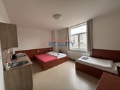 Pronájem prostorné garsoniéry 30m2 Jiráskovo nábř., cena 8960 CZK / objekt / měsíc, nabízí