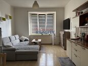 Pronájem zděného bytu 1+1 o velikosti 54m2 s balkonem, cena 9500 CZK / objekt / měsíc, nabízí