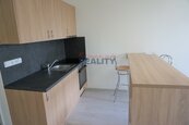 Pronájem větší garsonky na sídl. Vltava 27m2, cena 8000 CZK / objekt / měsíc, nabízí 