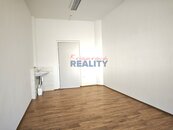 Pronájem kanceláře 22,5m2 centrum, cena 4300 CZK / objekt / měsíc, nabízí Krigarová Reality