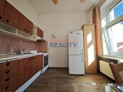 Pronájem bytu 1+1 s komorou Komenského ul., cena 13500 CZK / objekt / měsíc, nabízí 
