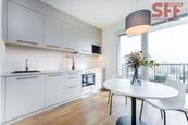 Pronájem moderního prostorného plně zařízeného 1+kk v novostavbě s výbornou dostupností do centra, cena 14250 CZK / objekt / měsíc, nabízí 