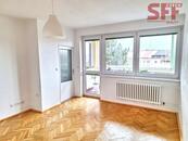 Byt 1+1 z prosklenou lodžií a sklepem, na adrese V Rybníčkách, Praha 10 Strašnice, cena 14900 CZK / objekt / měsíc, nabízí SFF Czech s.r.o.