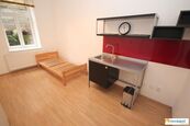 Garsoniera 19m2, u obchodního centra Park Hostivař, koupelna v bytě, wc přes chodbu, cena 10000 CZK / objekt / měsíc, nabízí 