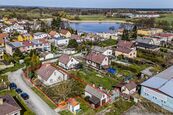 Samostatně stojící rodinný dům se dvěma garážemi v ulici Na Třepince, Lomnice nad Lužnicí, cena 5450000 CZK / objekt, nabízí Adler reality