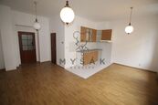 Pronájem prostorného bytu 2+kk v Holečkově ulici v Českých Budějovicích, cena 13500 CZK / objekt / měsíc, nabízí Adler reality