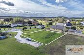 Prodej pozemku k bydlení 1067 m2, Plužná okres Mladá Boleslav,, cena 3200 CZK / m2, nabízí BEplan finanční plánování s.r.o.