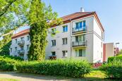 Pronájem bytu 2+kk s balkónem a sklepem, 55 m2, Luštěnická 721/9, Praha 9 - Kbely, cena 18900 CZK / objekt / měsíc, nabízí Reality Jan Vesecký