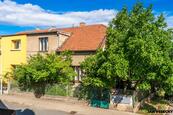 Prodej rodinného domu k rekonstrukci, 157 m2, pozemek 390 m2, ulice Na bahnech 616/23, P9 - Čakovice, cena 12490000 CZK / objekt, nabízí Reality Jan Vesecký
