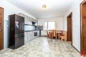 Pronájem bytu 4+kk, 98m2, sklep, balkón, půda, parkování a zahrada - Říčany - Dlouhodobě, cena 25000 CZK / objekt / měsíc, nabízí Realitní kancelář KOTULA s. r. o.