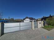 Nájem bytu 2+kk, 68m2, terasa 12m2, zahrádka, parkovací stání, Ve Zběrušce, Tuchoměřice, cena 24000 CZK / objekt / měsíc, nabízí 