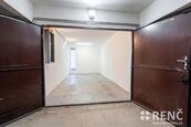 Prodej samostatné garáže v garážovém objektu na ulici Žarošická, Brno Vinohrady. Celková plocha gar, cena 1590000 CZK / objekt, nabízí 