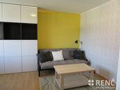 Pronájem nadstandardního mezonetového bytu 2+kk (61 m2) v klidné části Brna - Kohoutovic, ulice Bell, cena 18000 CZK / objekt / měsíc, nabízí RENČ - realitní kancelář
