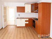 Pronájem udržovaného bytu 2+1 v bezprostřední blízkosti centra města na ulici Cihlářská, cena 24900 CZK / objekt / měsíc, nabízí RENČ - realitní kancelář
