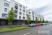 Pronájem bytu 1+kk (32 m2) s terasou 25 m2 a dvěma parkovacími místy v novostavbě bytového domu na u, cena 14900 CZK / objekt / měsíc, nabízí RENČ - realitní kancelář