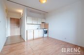 Prodej bytu 2+kk (42 m2) se zasklenou lodžií (5 m2), šatnou a krásným výhledem do lesů, na ul. Proko, cena 6900000 CZK / objekt, nabízí RENČ - realitní kancelář